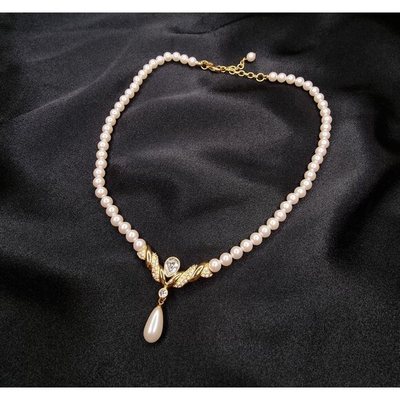 Vintage Napier Gold-Tone Necklace With Faux Pearl & Rhinestone Pendant - Picture 2 of 6